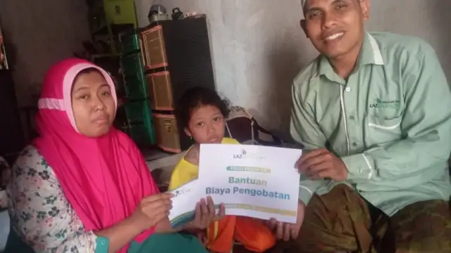 LAZ SIDOGIRI RINGANKAN BIAYA PENGOBATAN ANAK YATIM DI WINONGAN PASURUAN