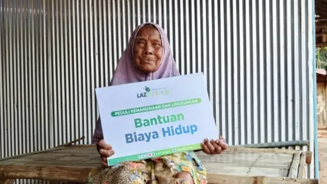 RINGANKAN BEBAN, LAZ SIDOGIRI BANTU BIAYA HIDUP HARIAN WARGA AROSBAYA