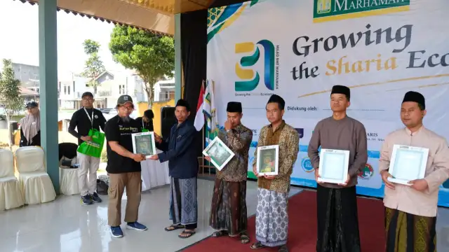 PENYERAHAN HONOR GURU NGAJI 